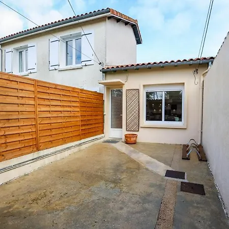 Maison Conviviale #en Ville #jardin #terrasse Country house Cognac