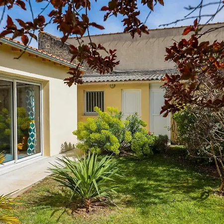 Maison Conviviale #en Ville #jardin #terrasse Country house *